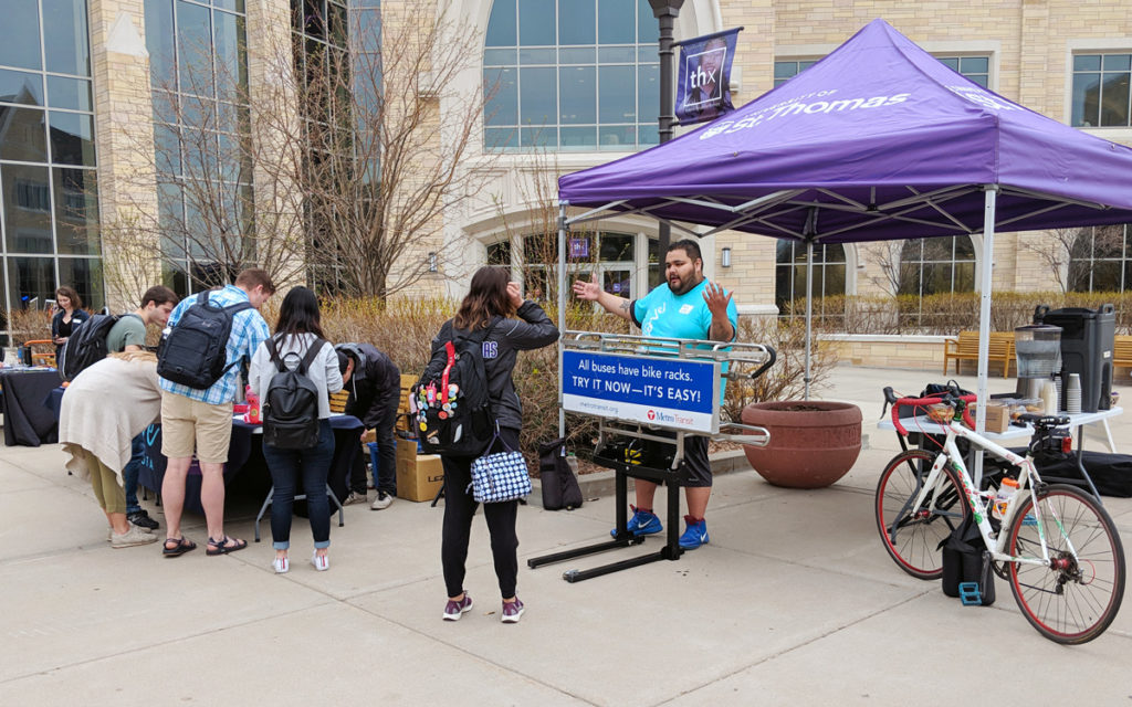 Move Minnesota staff talking transportation options with students at the University of Saint Thomas in Saint Paul.